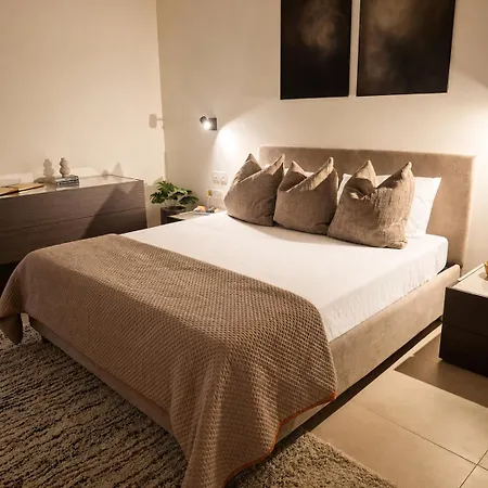 Modern Designer With Maltese Balcony & Private Yard Apartament *
