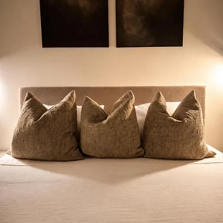 Modern Designer With Maltese Balcony & Private Yard Appartement Hamrun